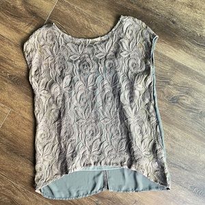 🌺3/$10 when bundled🌺 Grey lace blouse